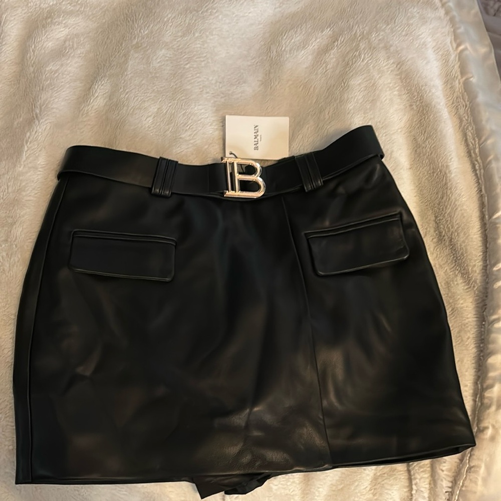 Balmain BNWT black leather mini skort with two usable pockets sz 6